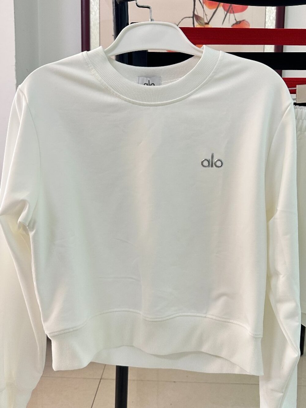 Women's White Casual Athletic Top and Shorts S - Picture 4 of 4